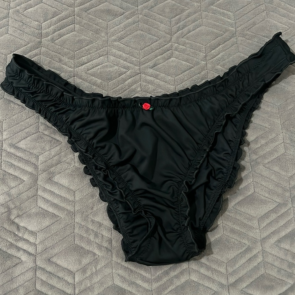 LAST ONE!!! VIRAL VS Frankie’s Bikinis Hudson Black Bottom! NWT, size XL!